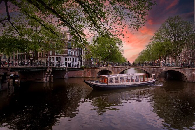 Amsterdam Evening Canal Cruise With Live Guide and Onboard Bar - Overview of the Canal Cruise