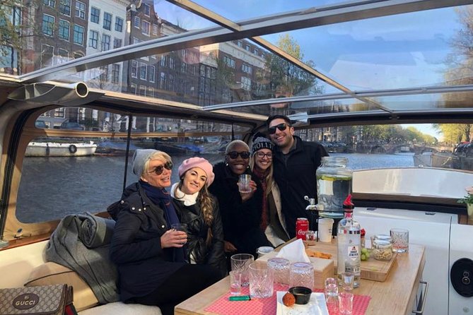 Amsterdam Small-Group Canal Cruise Including Snacks and Drinks