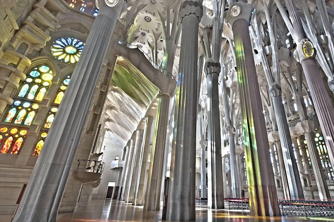 Barcelona in 1 Day: Sagrada Familia, Park Guell,Old Town & Pickup