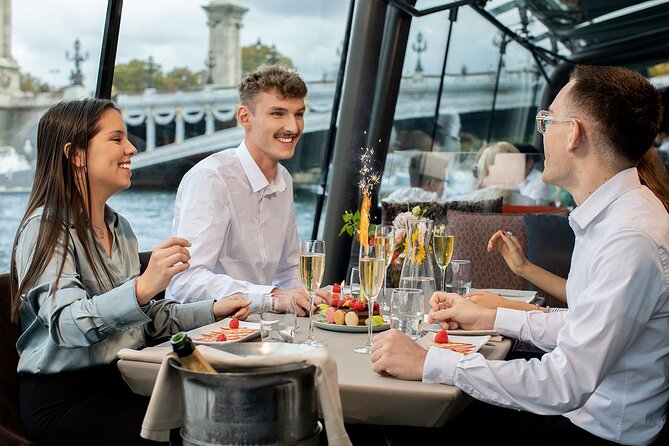 Bateaux Parisiens Seine River Gourmet Lunch & Sightseeing Cruise - Inclusions and Offerings