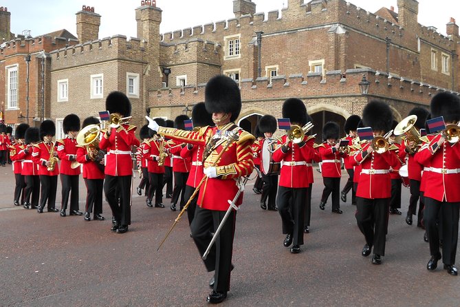 Changing of the Guard Guided Walking Tour in London - Highlights of the Royal Guards Ceremony