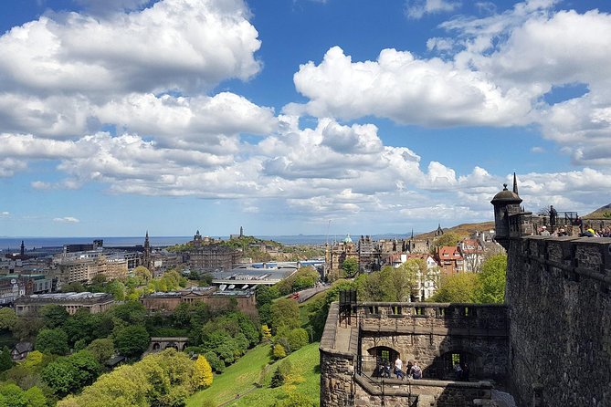 Edinburgh Castle Guided Walking Tour in English - Meeting and Pick-up Location