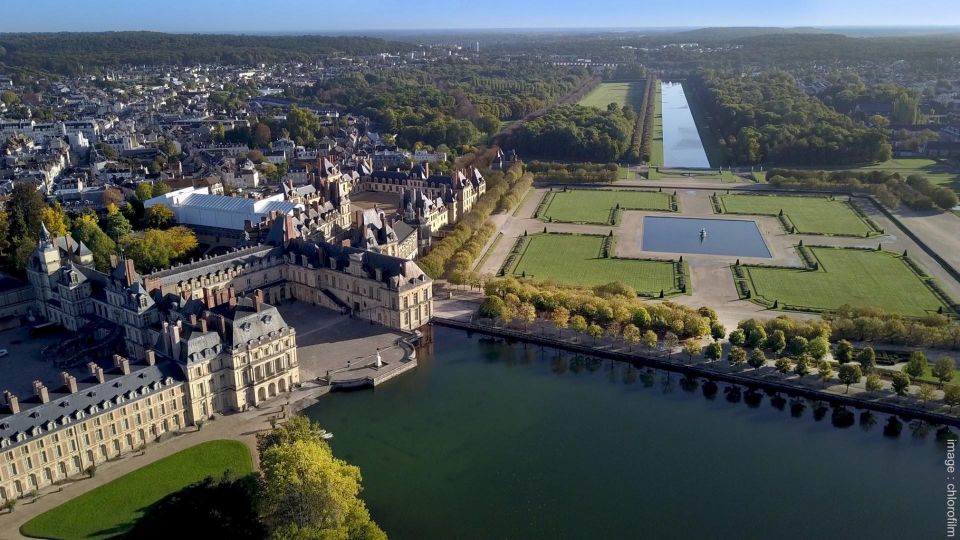 Fontainebleau: Private Round Transfer From Paris - Overview of the Transfer