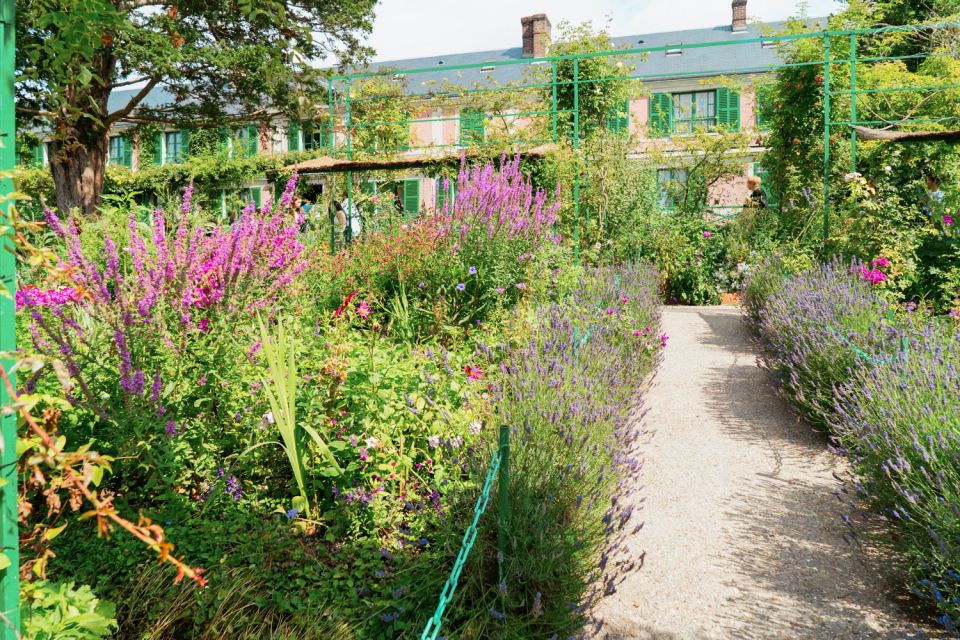 From Paris: Day Trip to Giverny & Versailles With Lunch - Explore Monets Enchanting Gardens