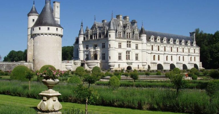 From Paris: Loire Valley Castles Full-Day Tour With Lunch