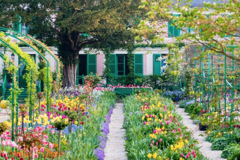 From Paris: Private Day Trip to Giverny and Auvers Sur Oise