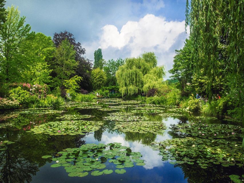 Giverny Private Guided Walking Tour - Explore Monets Impressionist World