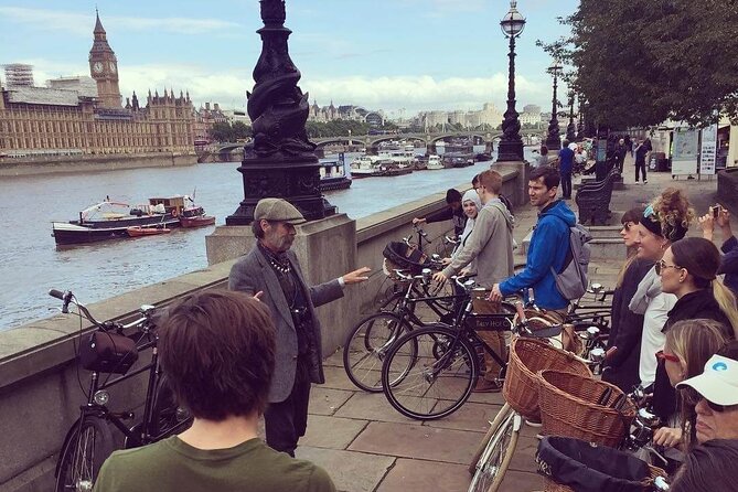 Landmarks & Gems: London Bike Ride +Historic Pub +Graffiti