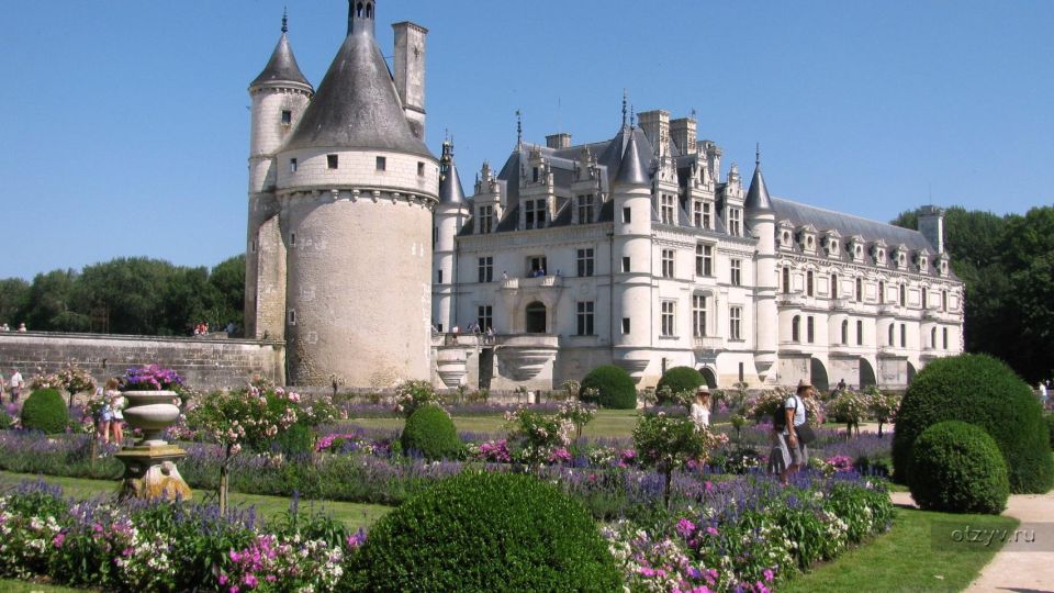 Loire Castles: Private Round Transfer From Paris - Exploring the Loire Valley Castles
