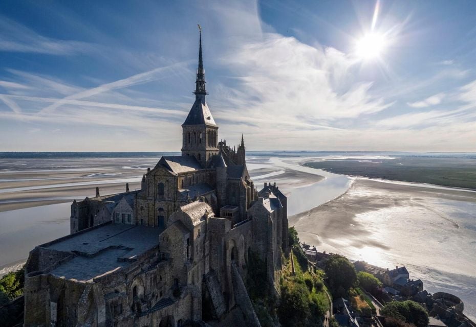 Mont Saint Michel: Private Round Transfer From Le Havre - Overview of the Tour