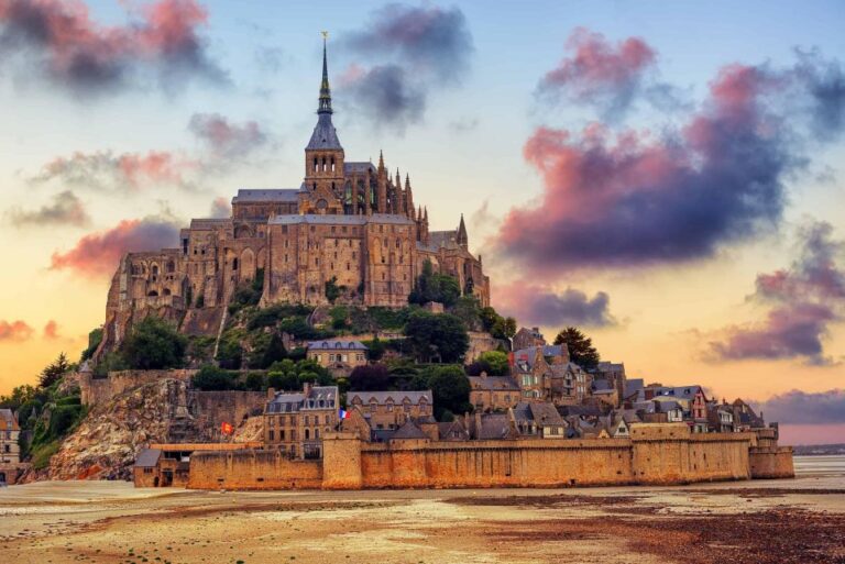 Mont Saint Michel Private VIP Tour With Champagne From Paris