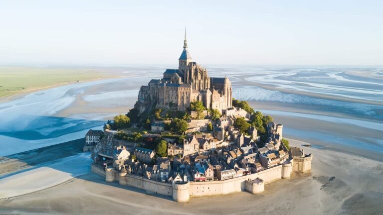 Mont St Michel: Private 12-Hour Round Transfer From Paris