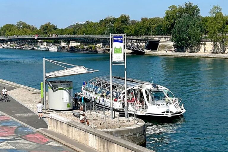Paris: 2 or 4-Day Museum Pass & Hop-On Hop-Off River Cruise