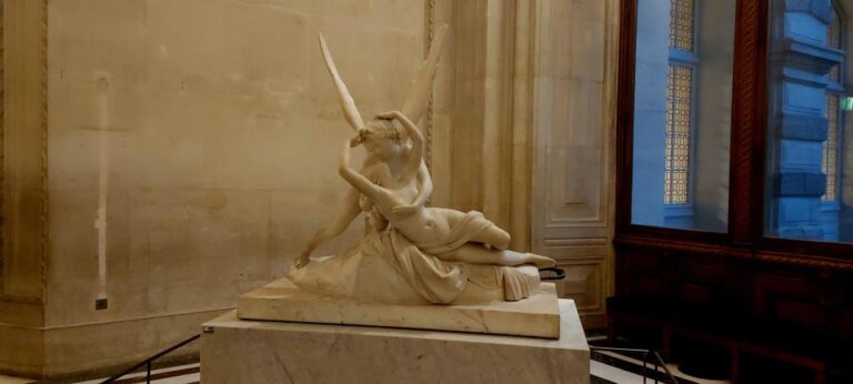 Paris: Louvre Museum Guided Tour of Famous Masterpieces