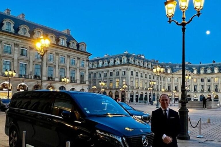 Paris: Luxury Mercedes Transfer to Geneva or Lausanne