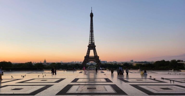 Paris Without People – Sunrise Bike Tour