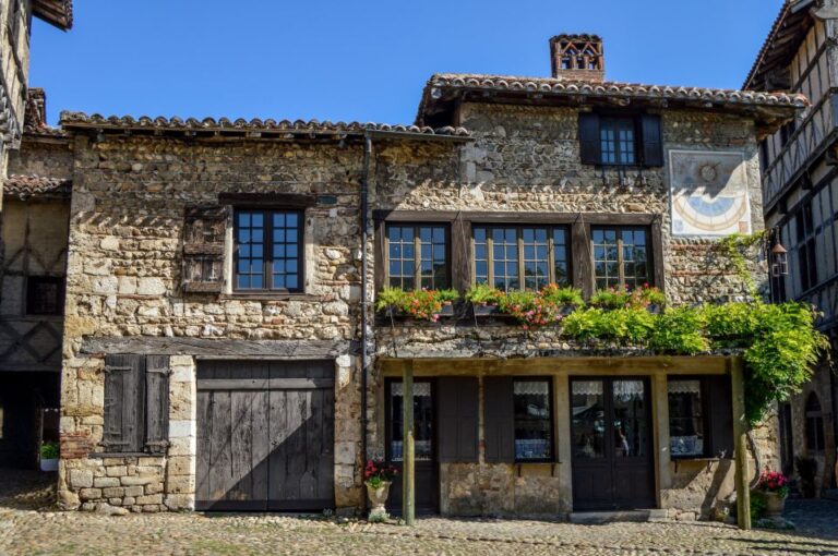 Pérouges: Medieval Village Private Guided Tour