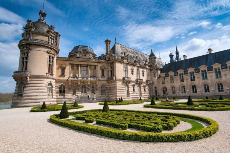 Private Tour to Chantilly Chateau From Paris