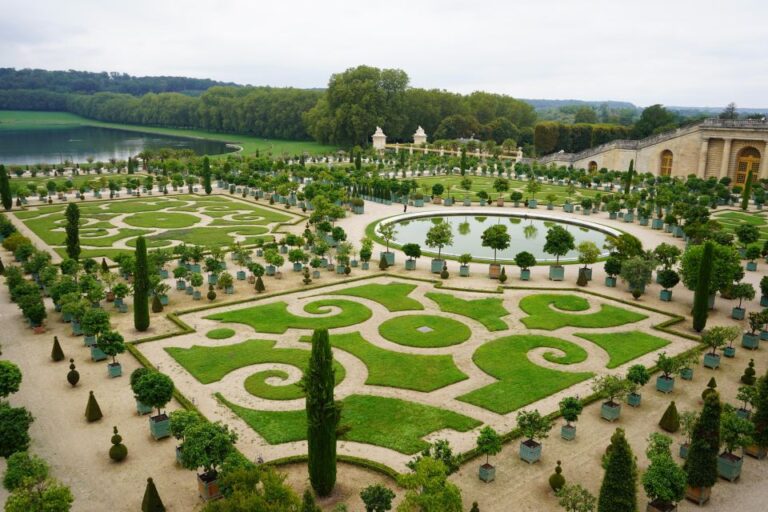 Versailles Palace and Giverny Private Guided Tour From Paris