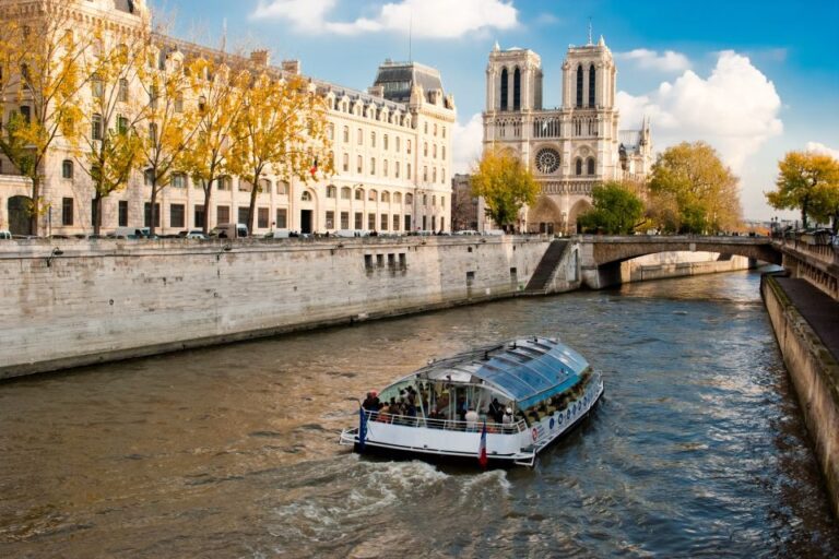 Walking Tour of Paris Old Town and Seine River Cruise