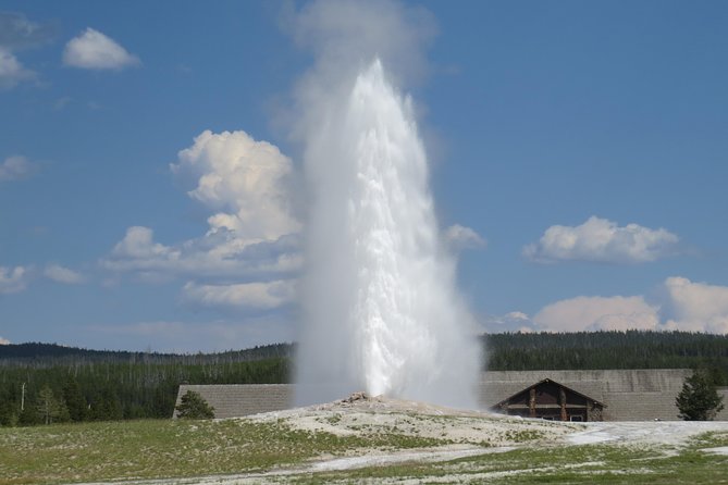 Yellowstone National Park – Full-Day Lower Loop Tour From West Yellowstone