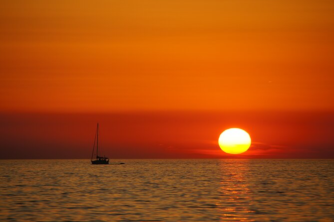 3 Hours Sunset and Dolphin Tour From Medulin With Sandra Boat - Amenities and Activities