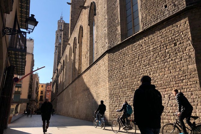 Barcelona City Bike Tour: Highlights and Hidden Gems - Guided Commentary and Stop-offs