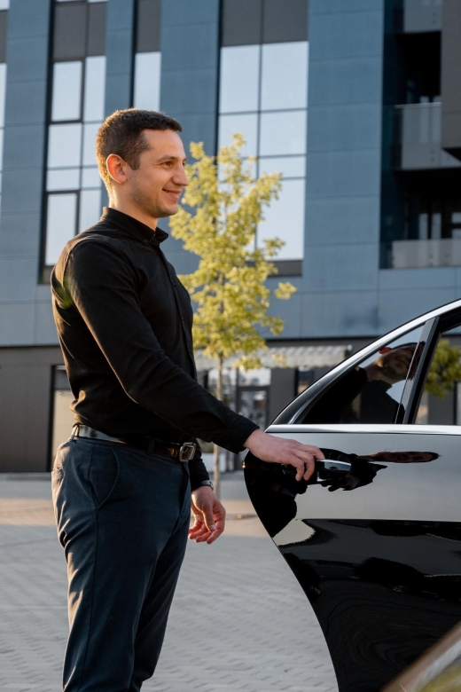Beauvais Airport: Private Transfer to Paris for Families - Comfortable Airport Pickups