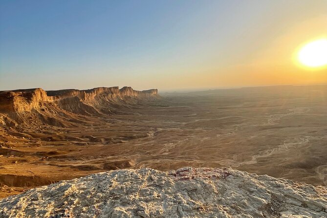 Edge of the World Tour Including Dinner and Hike From Riyadh - Inclusions