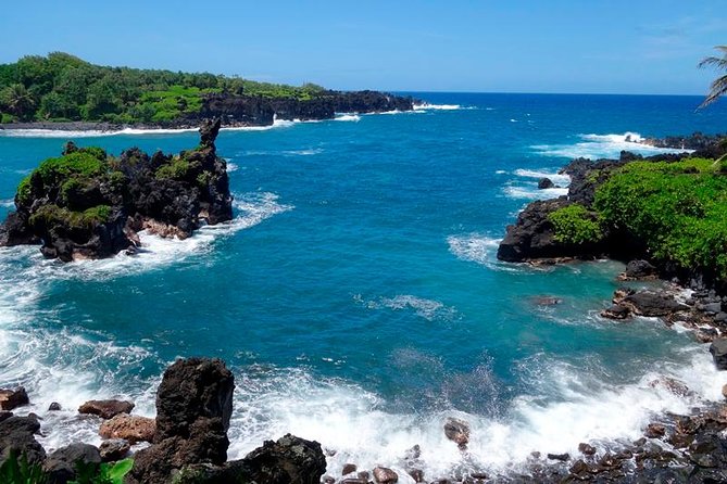 Famous Road to Hana Mercedes Van With Waterfalls, Black Sand Beach & Lunch - Highlights of the Road to Hana Tour