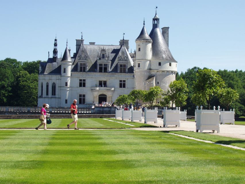 From Paris: Loire Valley Castles Full-Day Tour With Lunch - Language and Cancellation Policy