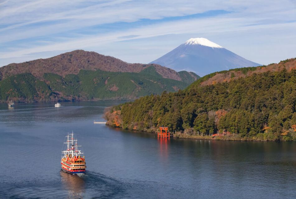 From Tokyo: Hakone and Owakudani Private Day Trip - Cruising Lake Ashi