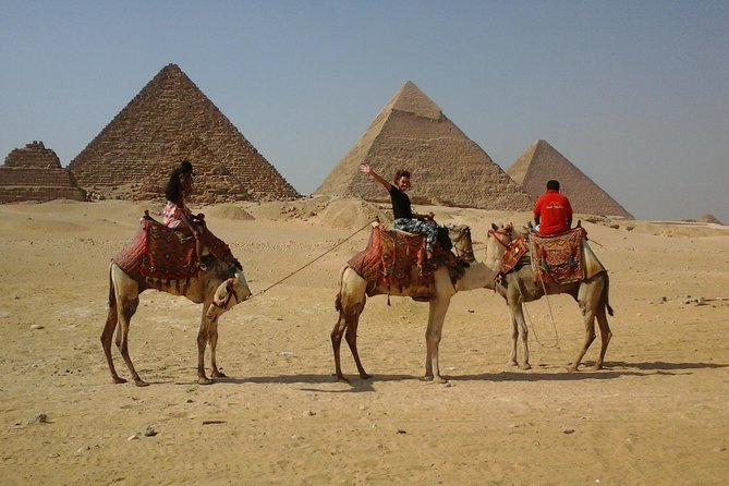Full-Day Giza Pyramids and Egyptian Museum and Bazaar - Valley Temple Exploration