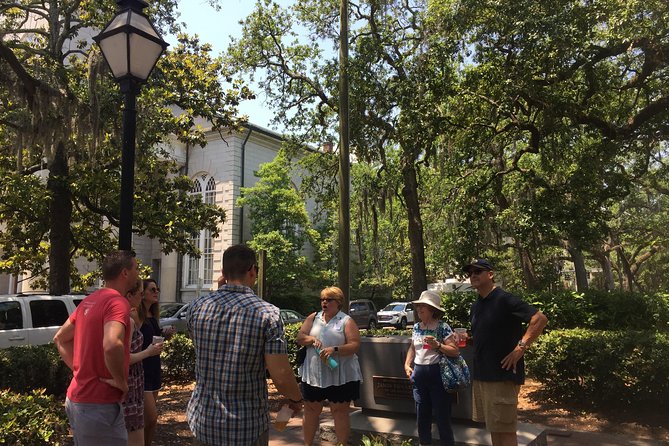 Heart of Savannah History Walking Tour - 2hr - Meeting and End Points