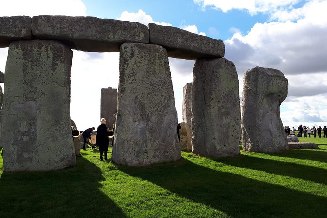 Inner Circle Access of Stonehenge Including Bath and Lacock Day Tour From London - Morning Tour Itinerary