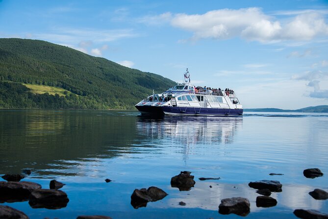 Loch Ness and Caledonian Canal 2-Hour Cruise From Dochgarroch - Onboard Experience