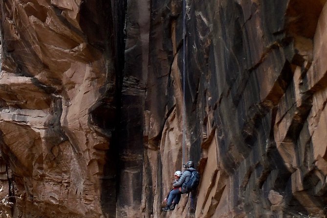 Moab Rappeling Adventure: Medieval Chamber Slot Canyon - Hiking to Rappelling Locations