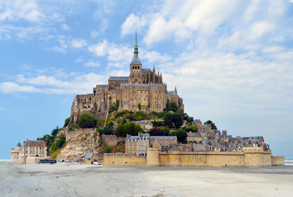 Mont Saint Michel : Full Day Private Guided Tour From Paris - Pickup and Transportation
