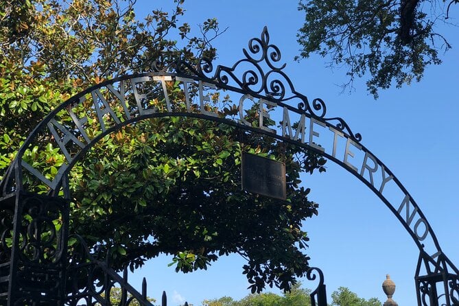 New Orleans Highlights of the Garden District Walking Tour - Exploring Historic Homes