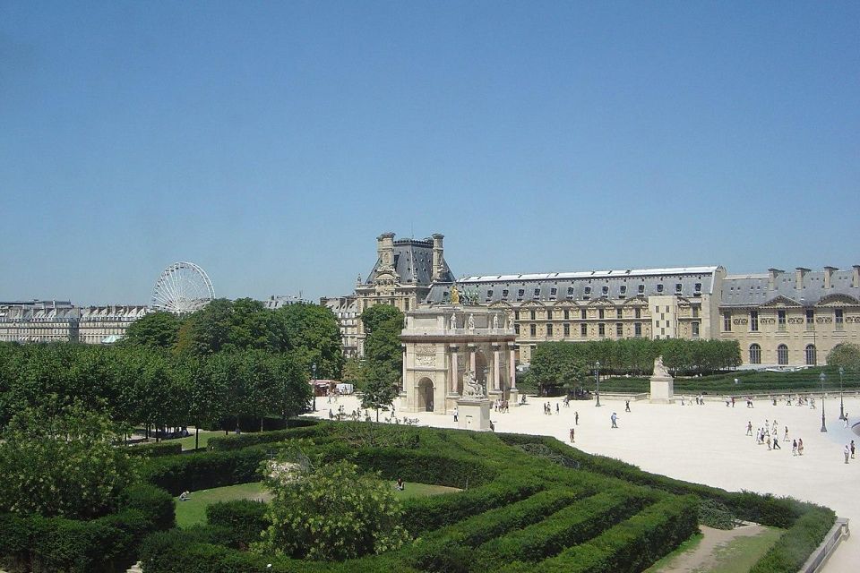 Sightseeing Tour of Paris - Discovering Iconic Monuments and Landmarks
