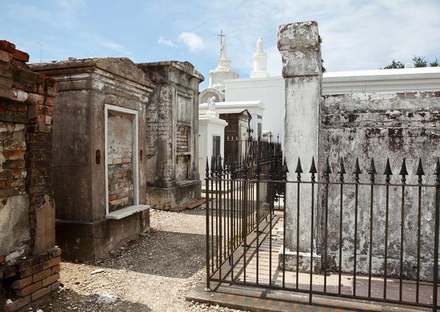 St. Louis Cemetery No. 1 Official Walking Tour - Tour Duration and Schedule