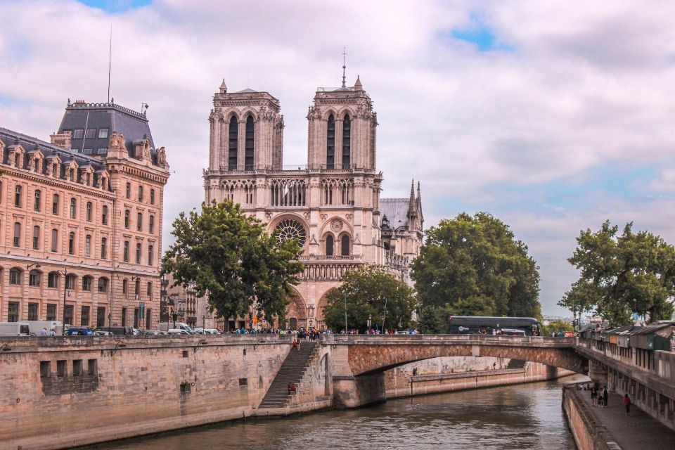 THE MONUMENTS OF PARIS WALKING TOUR FROM OPERA TO NOTRE DAME - Exploring Place Vendômes Elegance