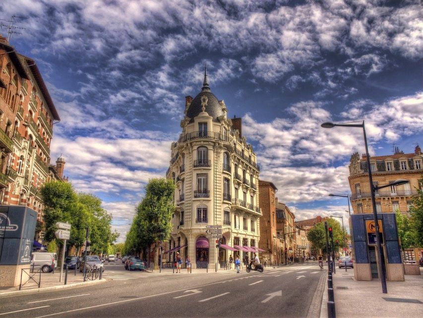 Toulouse Private Guided Walking Tour - Relive the Battle of Toulouses Valor