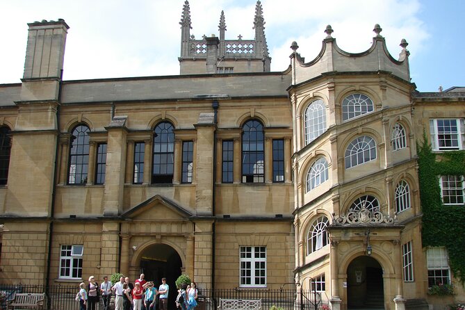 1.5-hour Oxford University and Colleges Walking Tour - Meeting and Pickup Details