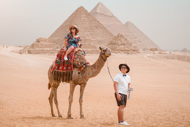 2 Hrs Unique Photo Session (Photoshoot) at the Pyramids of Giza - Meeting and Pickup