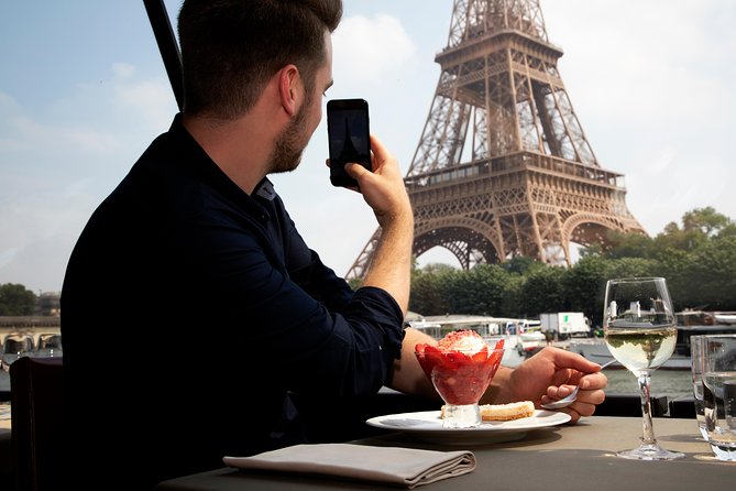 Bateaux Parisiens Seine River Gourmet Lunch & Sightseeing Cruise - What to Expect on the Cruise
