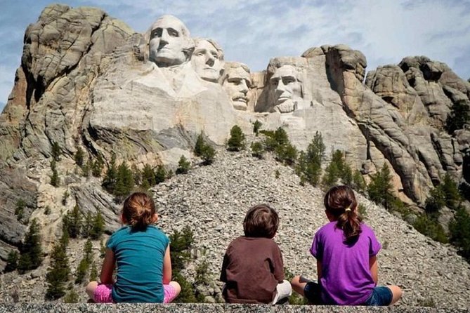 Bus Tour of Mount Rushmore and the Black Hills - Vehicle and Amenities