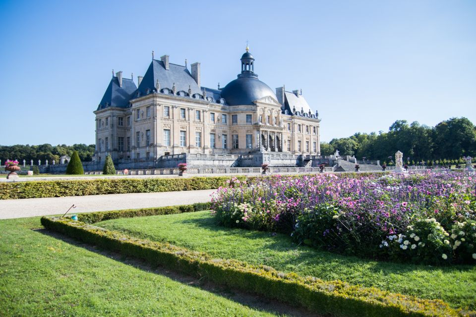 From Paris: Chateau De Fontainebleau & Vaux-Le-Vicomte Tour - Explore Chateau De Vaux-Le-Vicomte