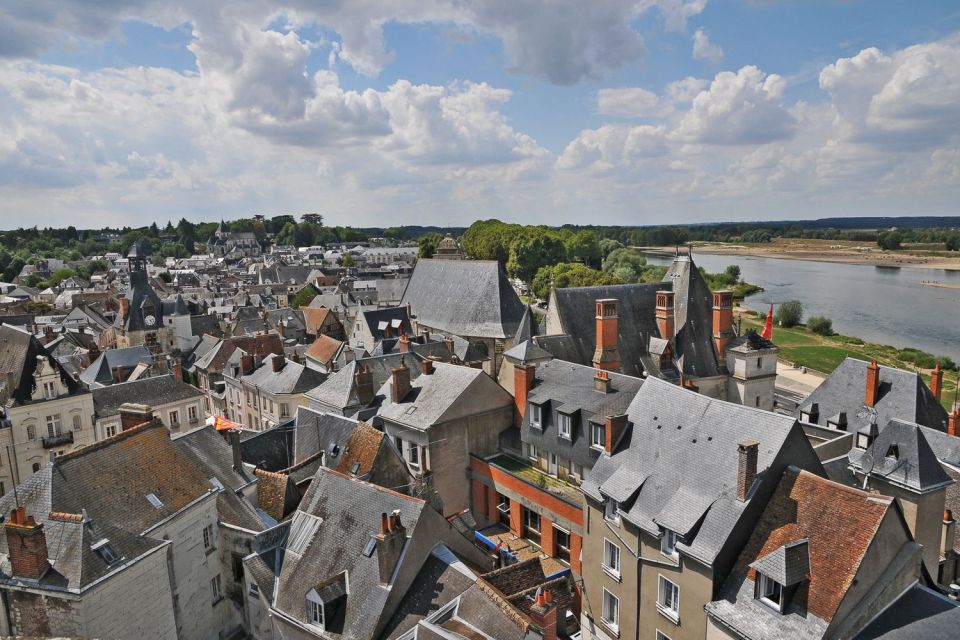 From Paris: Small-Group Loire Valley Castles Full-Day Tour - Château De Chenonceau
