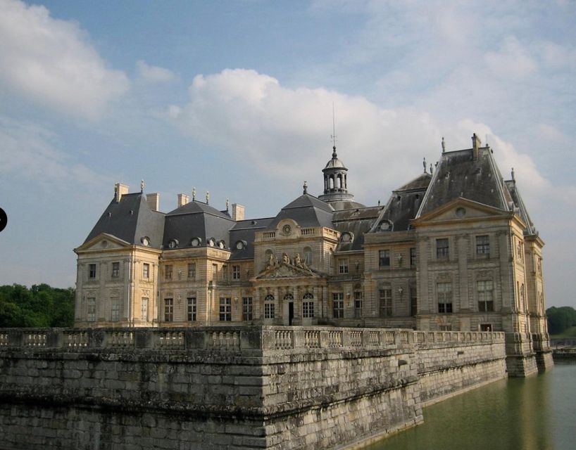 From Paris: the Great Christmas at Vaux Le Vicomte & Fontainebleau - Exploring Chateau De Fontainebleau